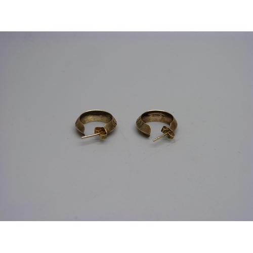 995 - A pair of 9ct gold hoop earrings, 1.6g