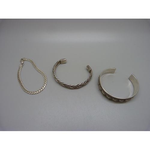 997 - Two silver bangles and a silver bracelet, 75g