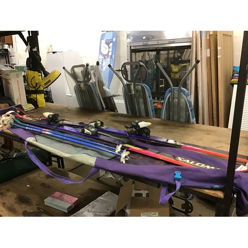 2078 - Pair of Saloman Equipe 9000 skis and poles in case