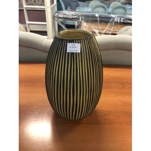 1575A - A large Kafue vase, H 34cms (505941339409627)   # - repaired