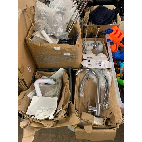 2054 - 20+ items plumbing job lot: qty. of unused boxed kitchen and bath taps, plumbing kit for stand alone... 