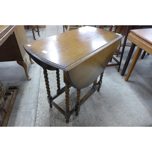 163 - An oak barleytwist gateleg table