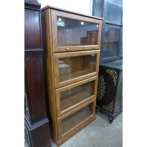 195 - A mahogany effect four tier bookcase