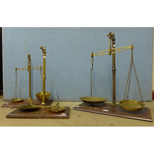 243 - Three sets of vintage Avery weighing scales