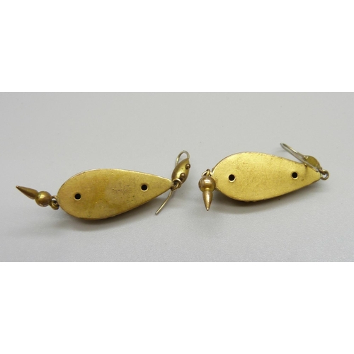 1007 - A pair of antique gilt metal drop earrings