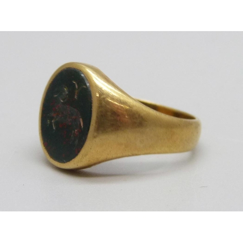 1018 - An 18ct gold bloodstone seal ring depicting a ram, 6.2g, K