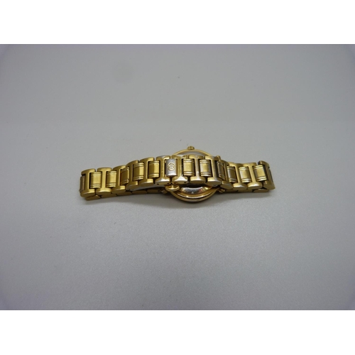 1037 - A lady's Gucci wristwatch, boxed, with spare link