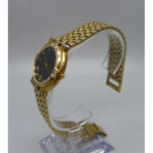 1038 - A Gucci wristwatch, boxed, with spare link