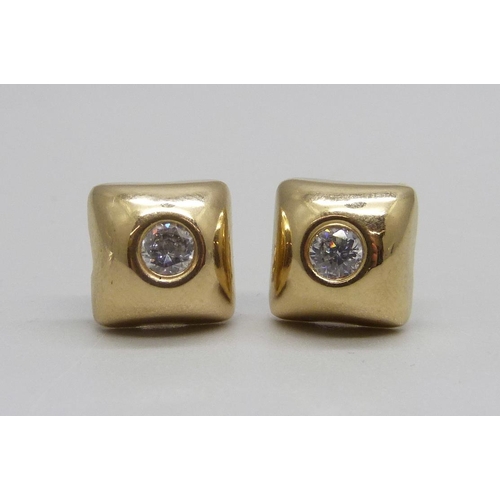 1063 - A pair of 9ct gold and clear stone earrings, 1.6g