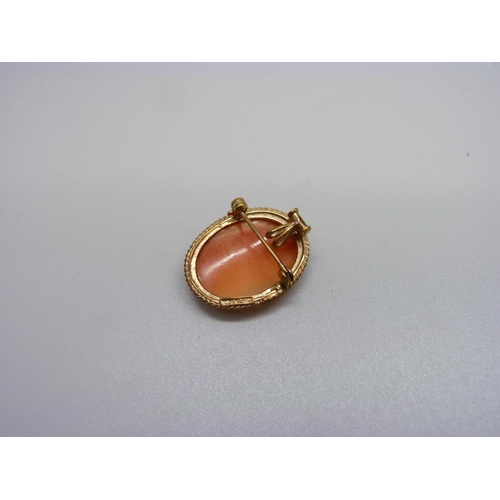 1098 - A 9ct gold cameo brooch, 5.7g