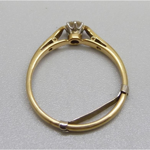 1108 - An 18ct gold, platinum set diamond ring, 2.2g, N