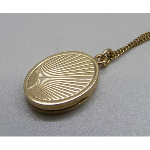 1139 - A 9ct gold locket and chain, 5.5g