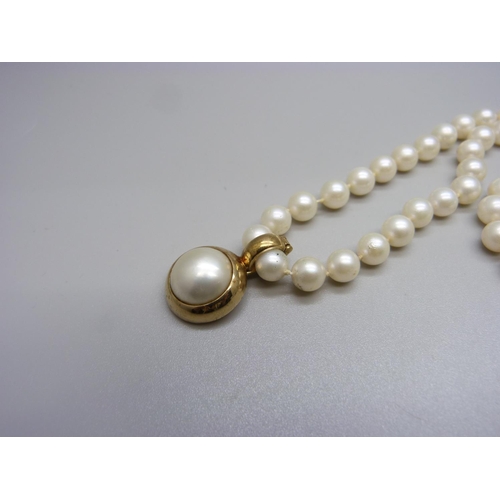 1148 - A pearl necklace with 9ct gold and pearl pendant