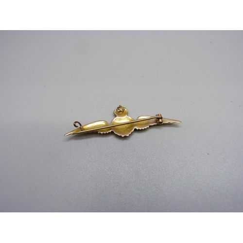 1149 - A 9ct gold and enamelled Royal Flying Corp brooch, 3.8g