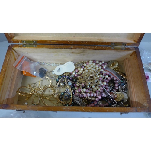 653 - A collection of costume jewellery including vintage, in a wooden box