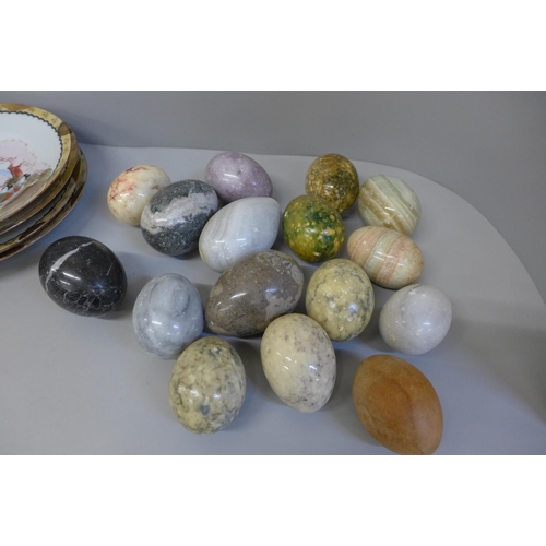 721 - Fifteen onyx eggs and a wooden egg, and a set of small Oriental plates