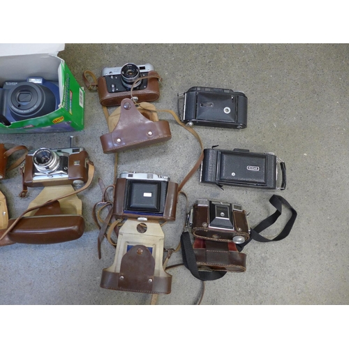 751 - Cameras including Voigtländer Compar-Rapid, Voigtlander Color-Skapar, Bacda Baldix, GoedFed 2 and Fu... 