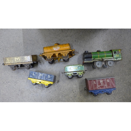 759 - A collection of tin plate model rail including Hornby