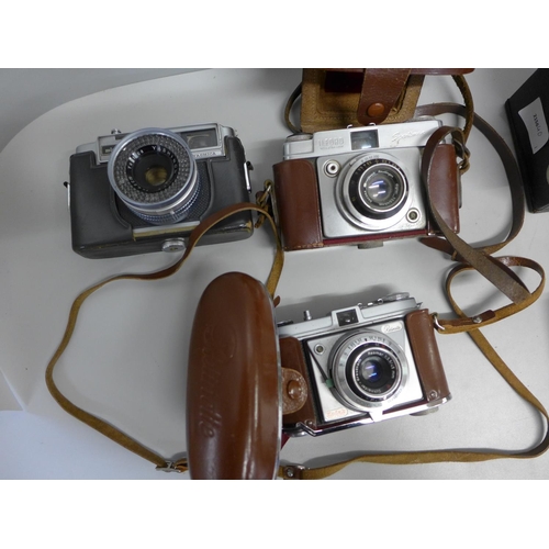 790 - A collection of vintage cameras, including Yashica and Kodak