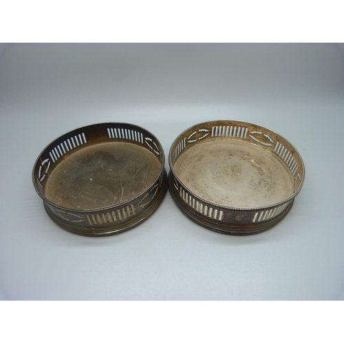 861 - A pair of George III silver wine coasters, London 1784