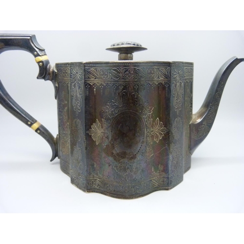 864 - A Victorian silver teapot, London 1876, Richards & Brown, 662g. This lot is offered for sale with a ... 