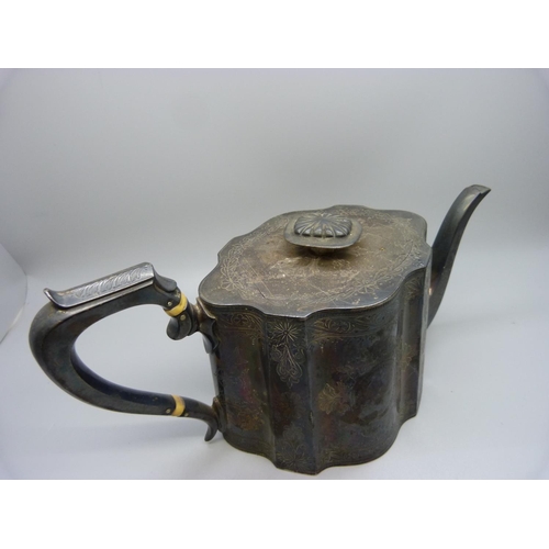 864 - A Victorian silver teapot, London 1876, Richards & Brown, 662g. This lot is offered for sale with a ... 