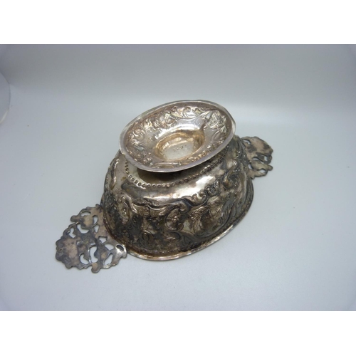 867 - A continental silver two handled bowl, 263g, 24cm wide