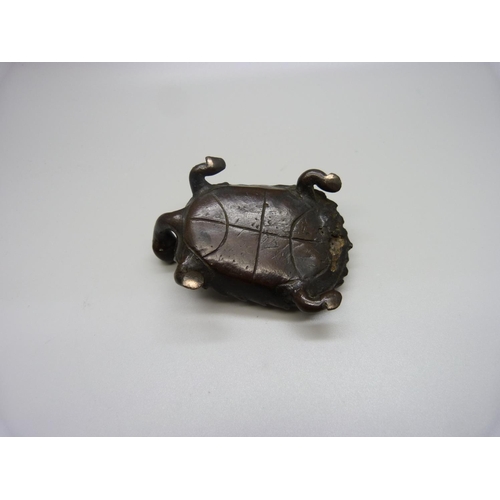 899 - A bronze model of a tortoise, length 75mm