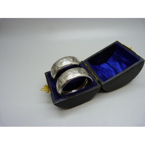 903 - A pair of silver napkin rings, Birmingham 1901, boxed, 24g