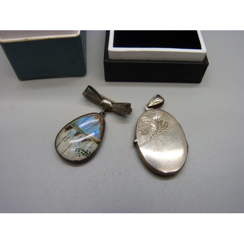 913 - A silver American Swiss ring, N, a 925 locket, a sterling pendant and a boxed silver napkin ring