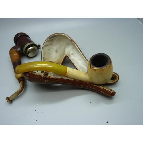 914 - A cased meerschaum pipe and another pipe a/f