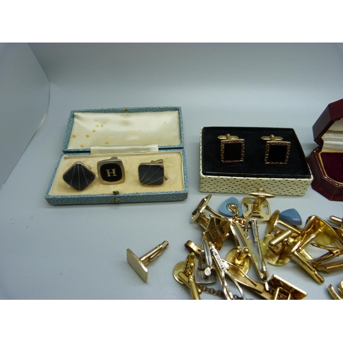 932 - Cufflinks and tie-pins including Apollo, Lunar landing module