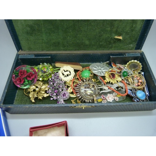 936 - Costume jewellery including Hollywood and Aynsley, other brooches and two silver stone set rings, et... 