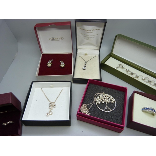 955 - Silver jewellery