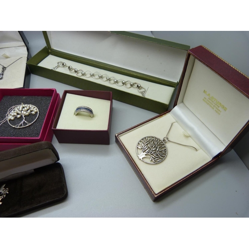 955 - Silver jewellery