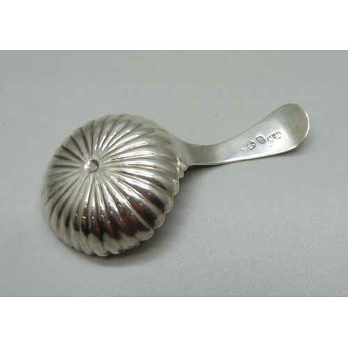 969 - A Georgian silver caddy spoon