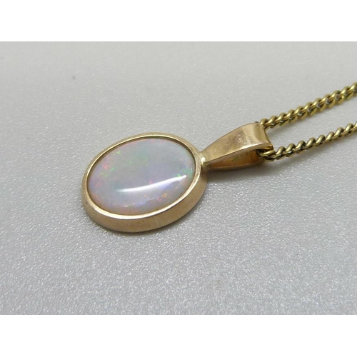 981 - A 9ct gold and opal pendant on a 9ct gold chain, 3.5g