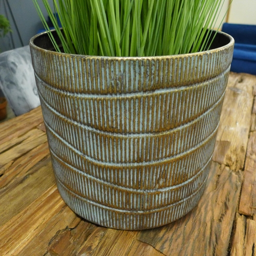 1356 - A textured planter with dandelion clocks and grasses, H 90cms (7598/697129)   #