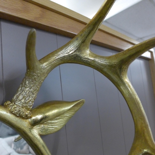 1378 - A gold mirror with antlers