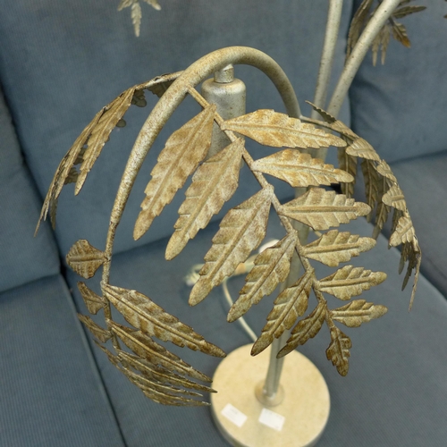 1470 - A silver palm tree design table lamp