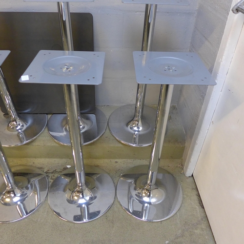 1608 - Nine bar table bases and one top