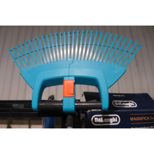 3010a - Gardena Xl Fan Rake       (279-366)   * This lot is subject to vat