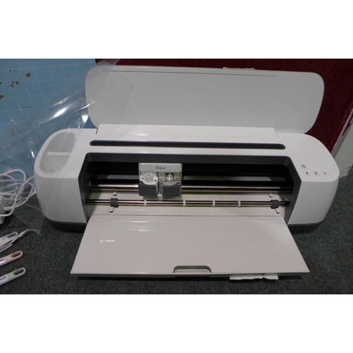 3123 - Cricut Maker & Bundle Ulimate cut machine, Original RRP £345.99 +vat    (279-364)   * This lot is su... 