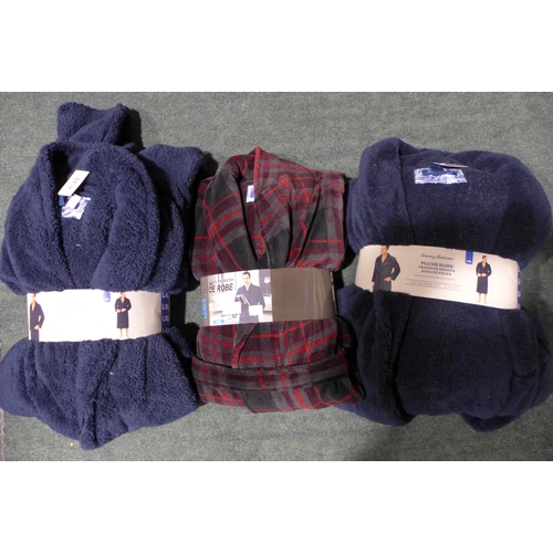 3171 - 3 men's L/XL plush fleecy robes * this lot is subject to VAT