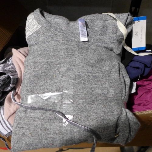 3175 - Box of women's casual clothing, various styles/brands/sizes * this lot is subject to VAT