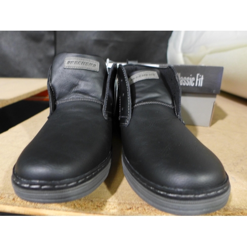 3396 - Pair of men's black Skechers boots - UK 7/ No Laces * this lot is subject to VAT