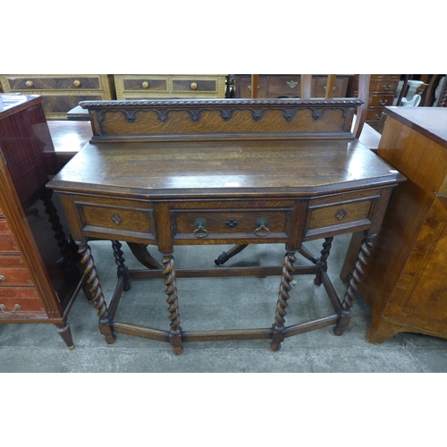 124 - An early 20th Century oak barleytwist three drawer hall table