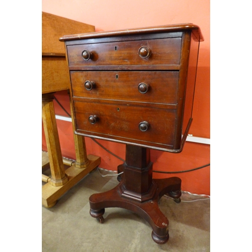 100 - A George IV mahogany lady's sewing table