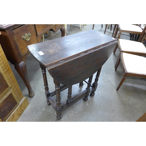 155 - A small 17th Century style oak gateleg table