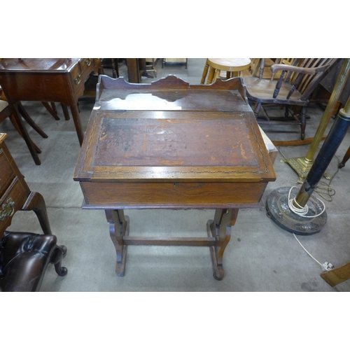 171 - An Arts and Crafts oak Davenport top desk